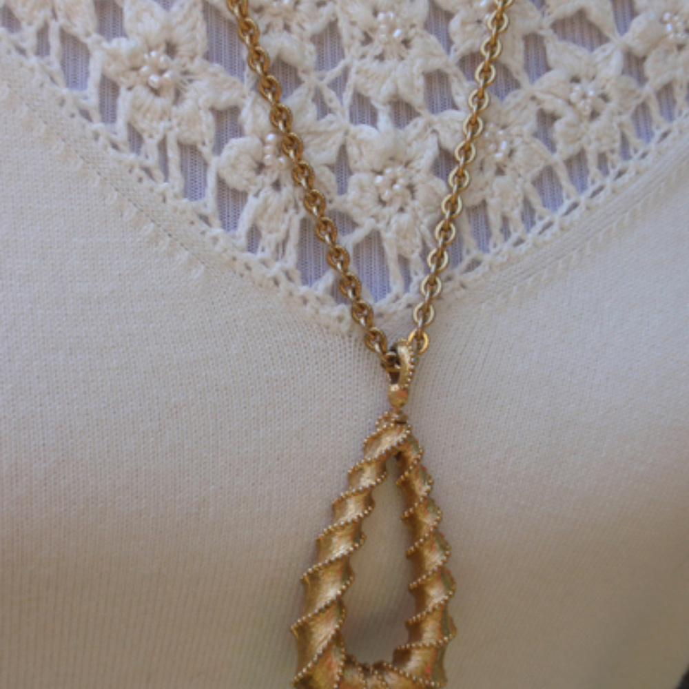 Monet Vintage 70s pendant